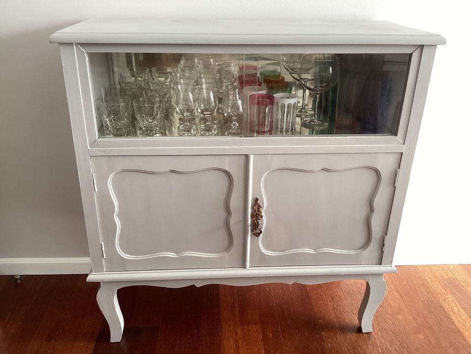 Móvel de apoio - bar