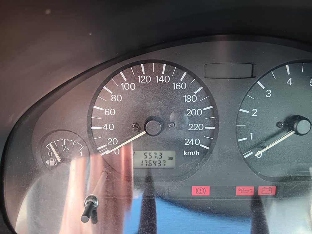 Mitsubishi Carisma 1.3 Gasolina | 2002 | 176mil km