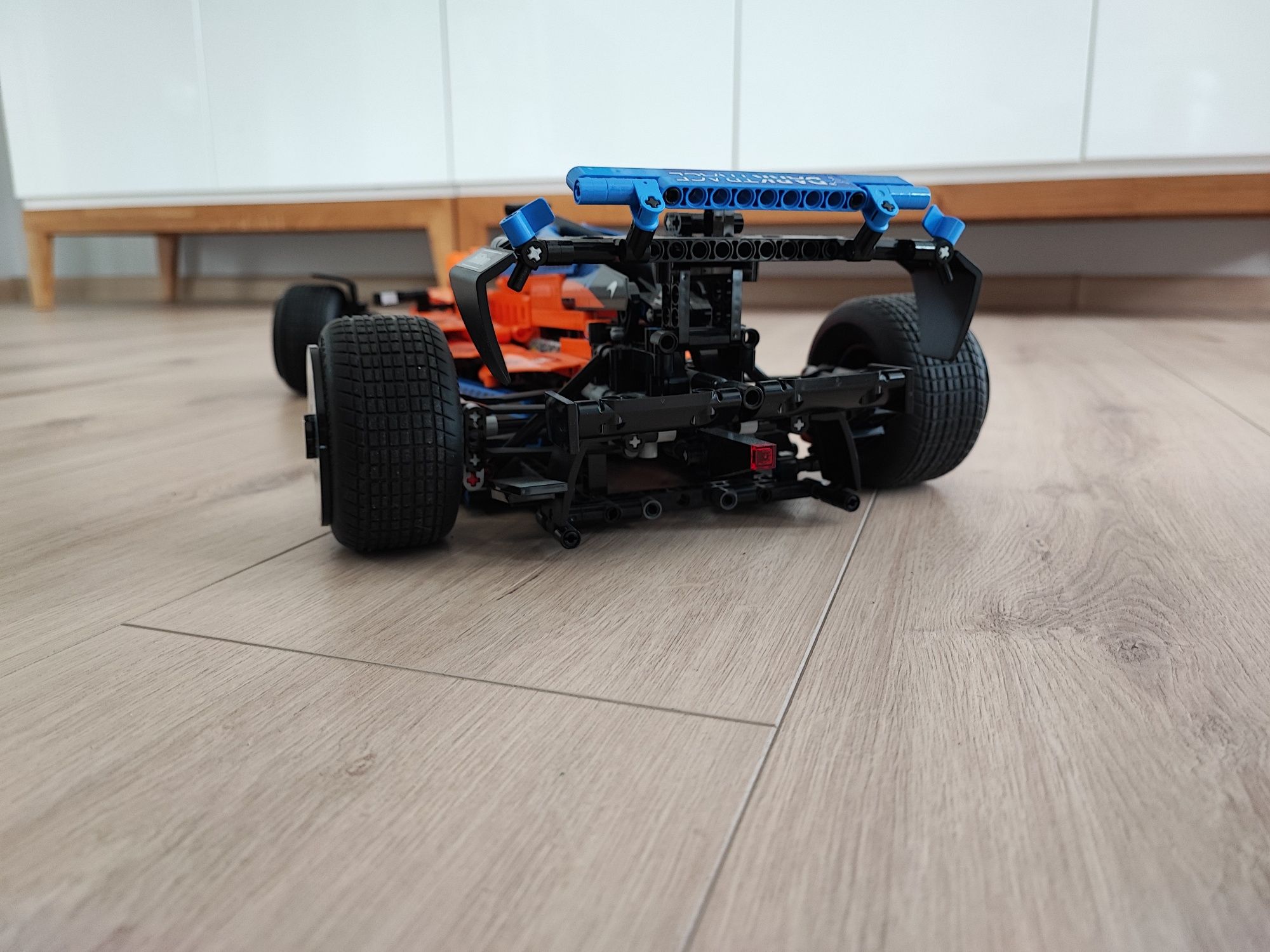 LEGO technic 42141 McLaren Formula 1