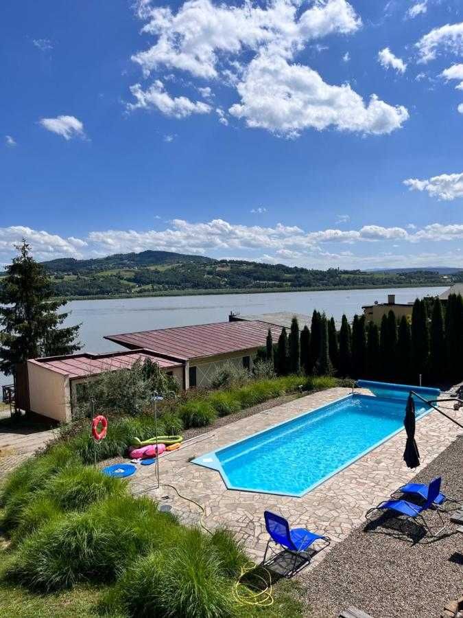 Apartamenty nad jeziorem rożnowskim  z  pomostem