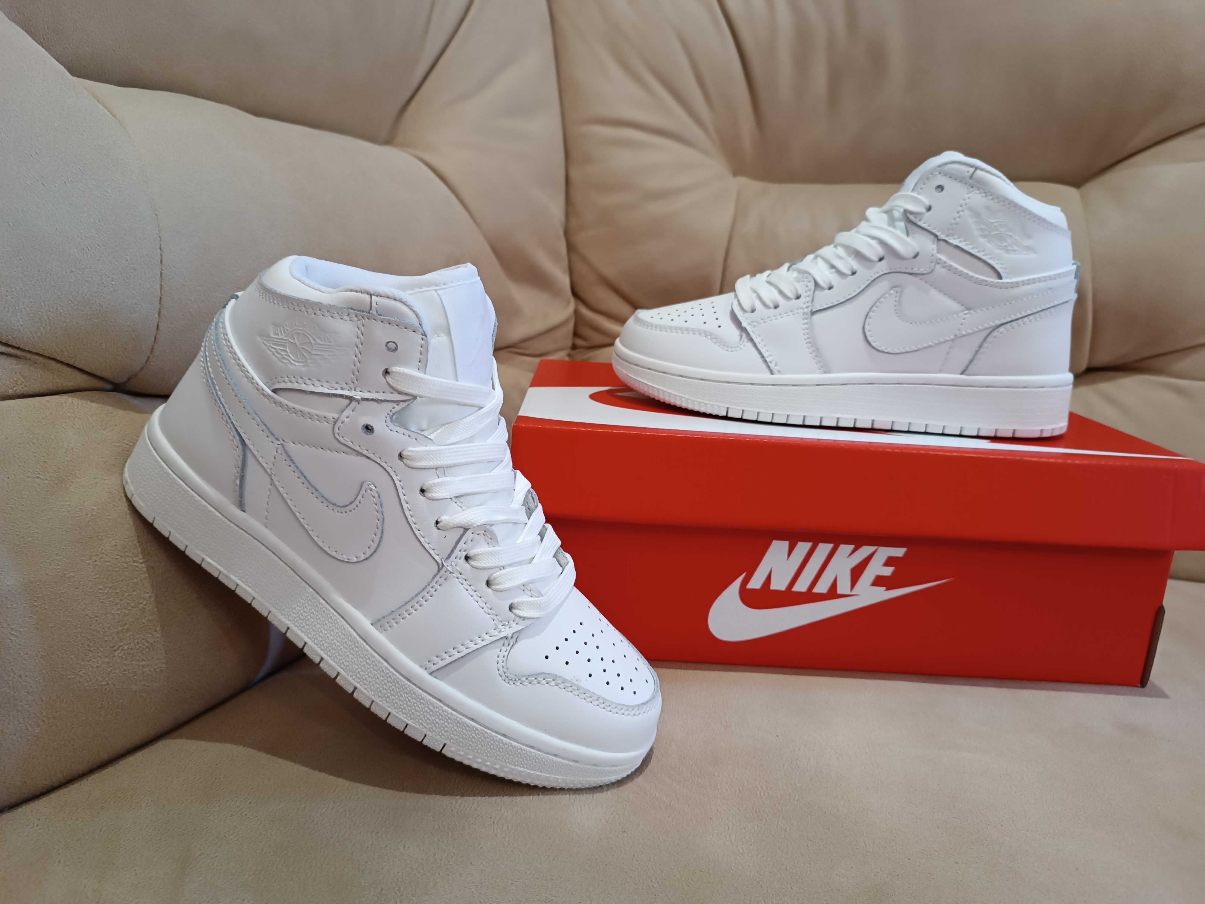 Жіночі кросівки Nike Air Jordan R1 (Нат.шкіра) Розродаж!