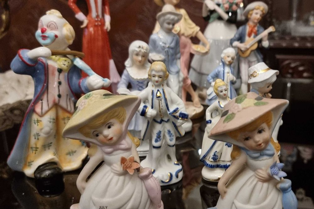 13 bonecos decorativos de porcelana