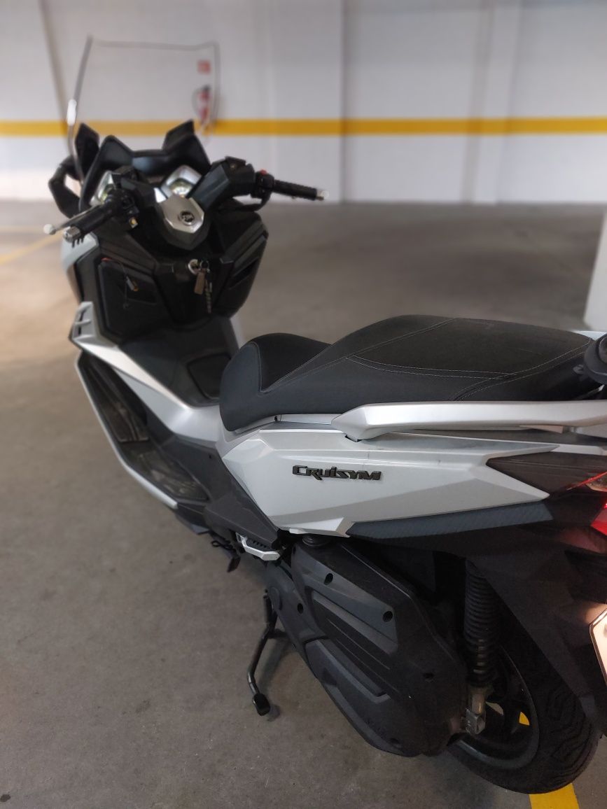 Cruisym 300 ABS
11 000 km

Algumas marcas/riscos proprias