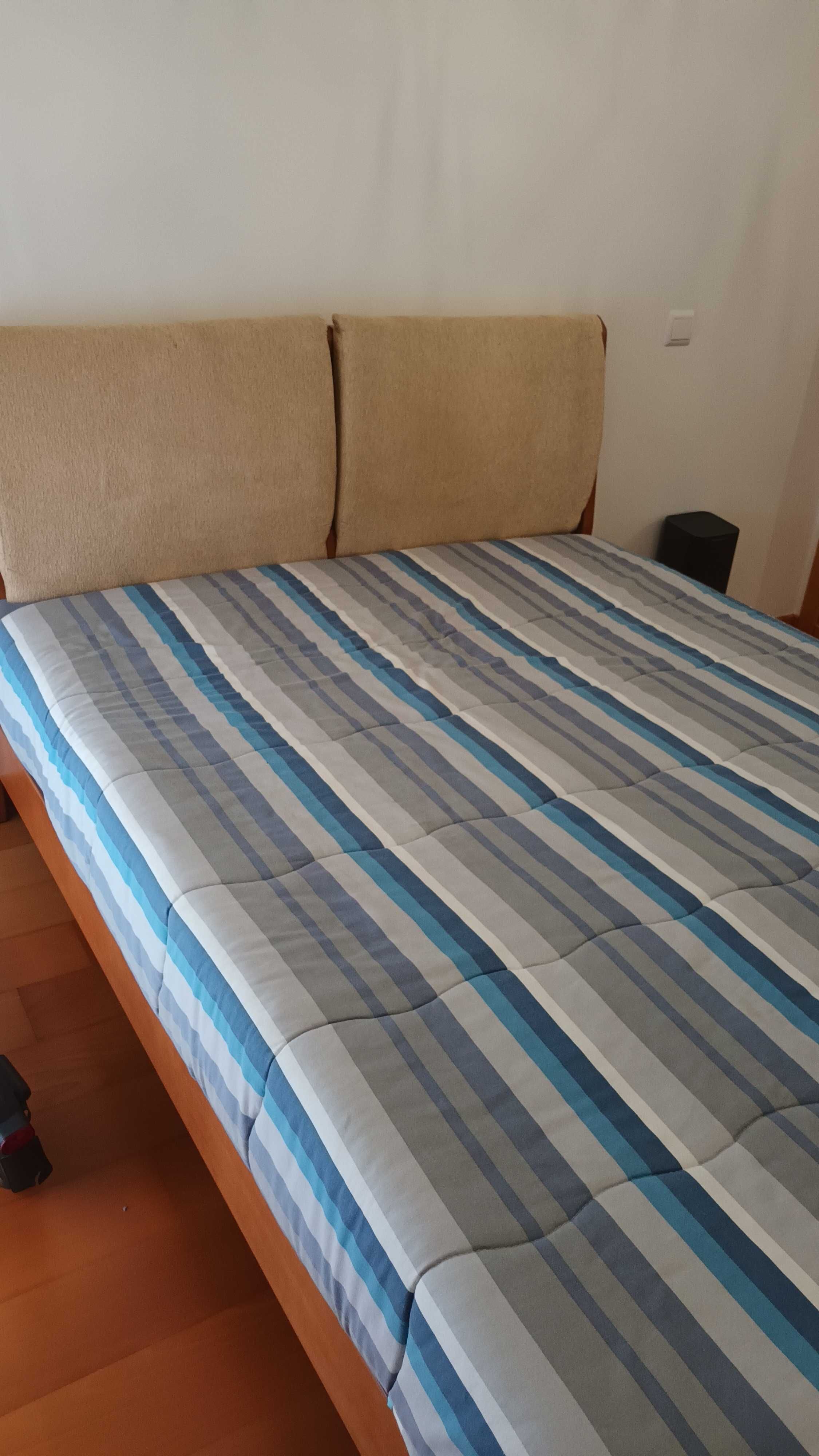 Cama casal com colchão