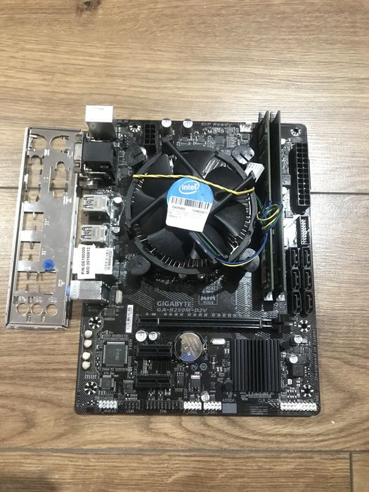 процесор I5-7400,8 GB Ram,материнская плата Gigabyte B250,кулер
