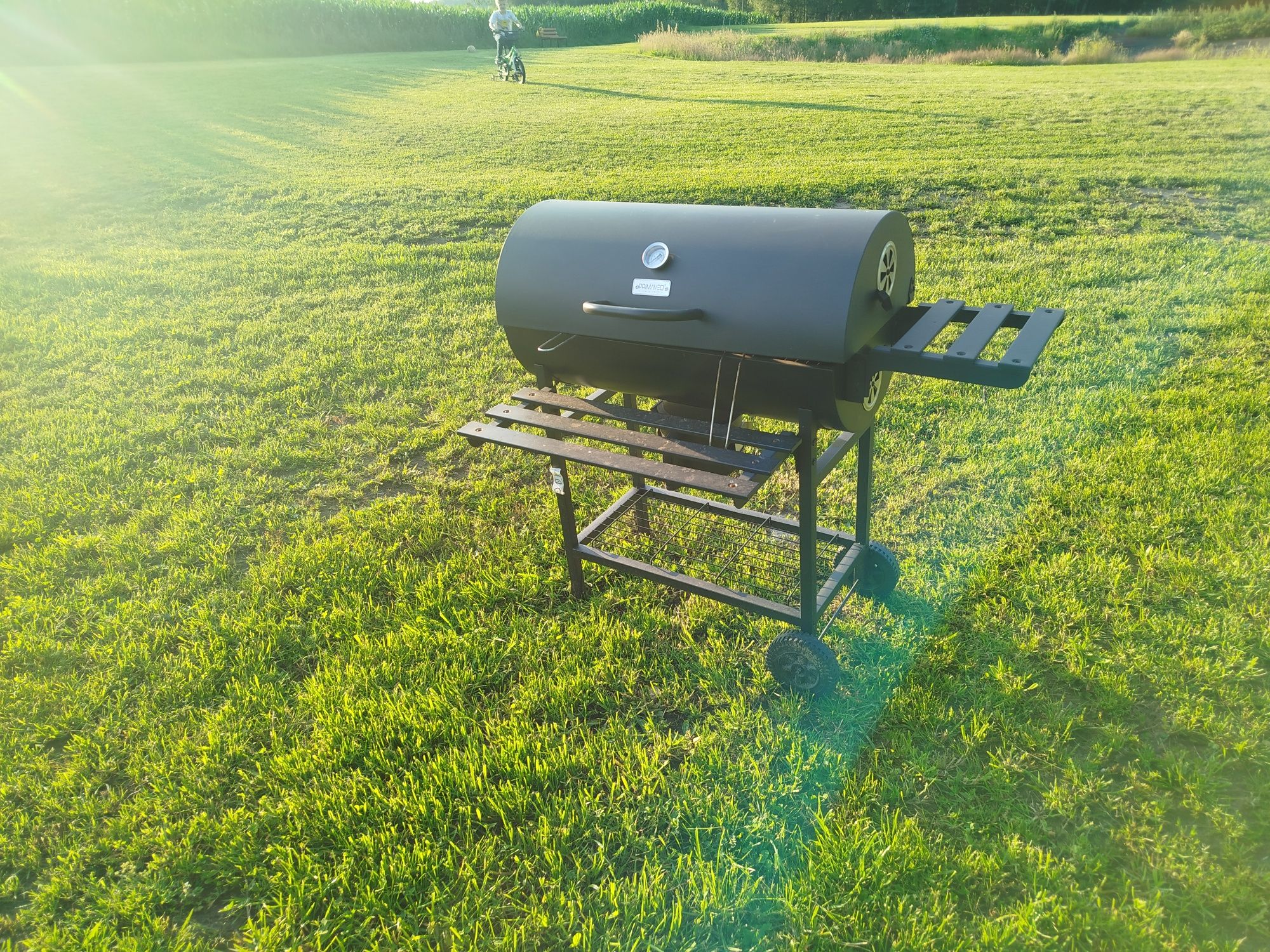 Nowy grill węglowy