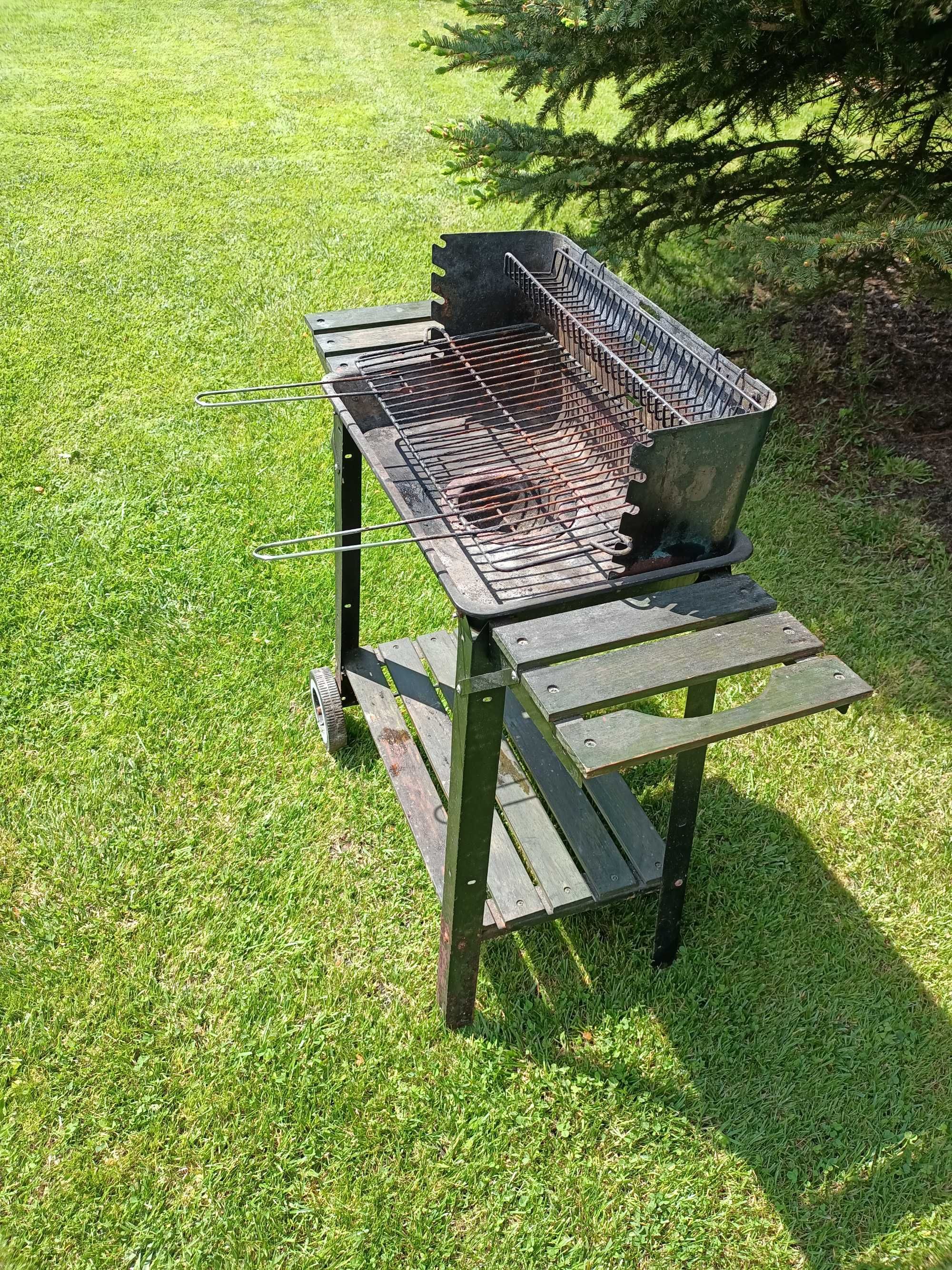 Sprzedam grill na kółkach
