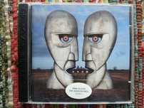 CD Pink Floyd - The Division Bell com escrita em braile