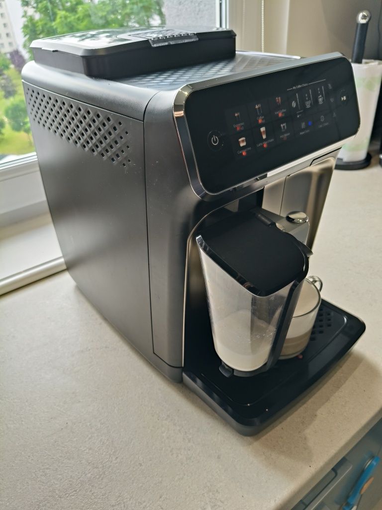 Ekspres ciśnieniowy Philips LatteGo 3300