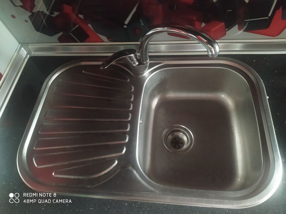 Мийка з нержавіючої сталі зі змішувачем