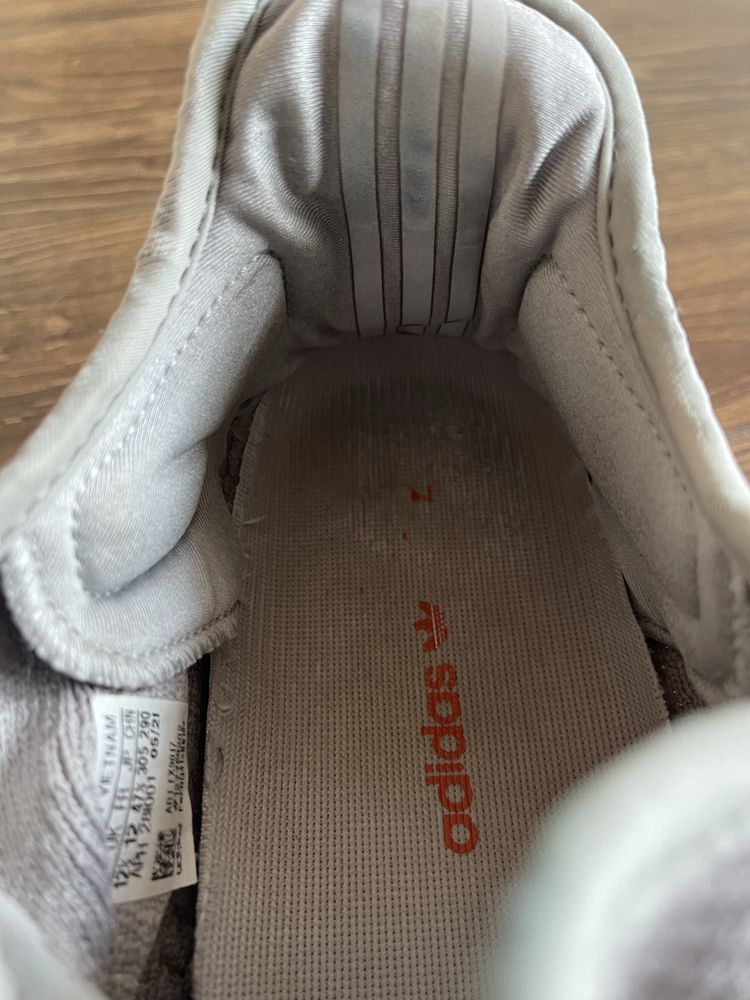 Yeezy 350v2 szare