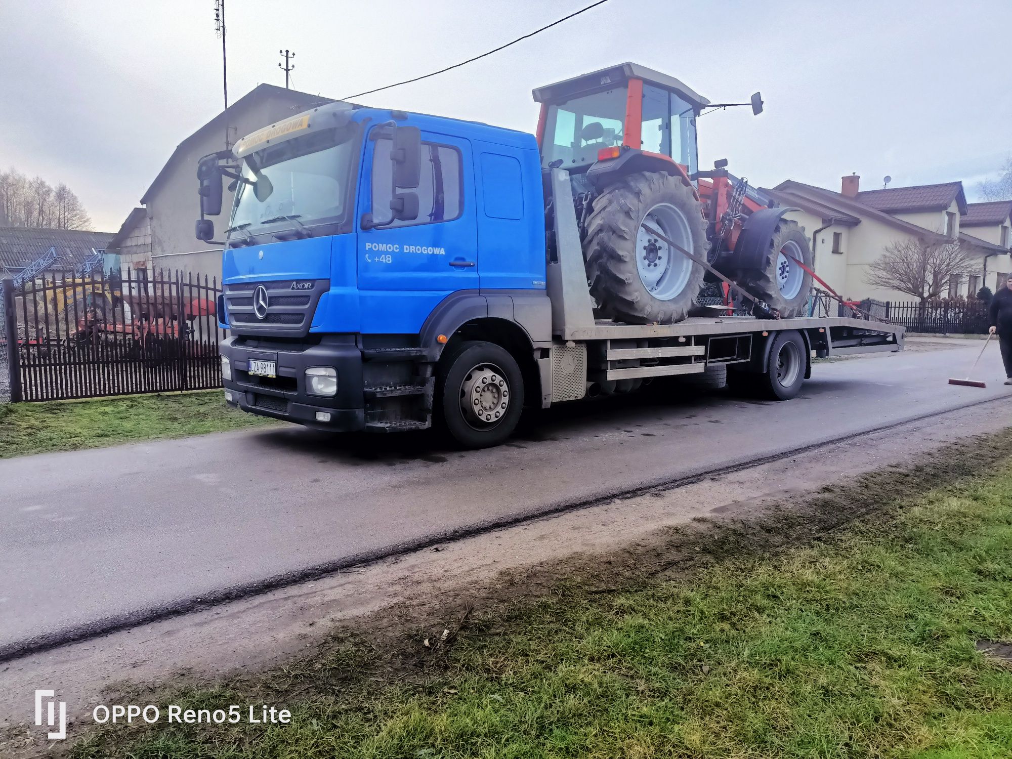 Transport samochodów ciągników maszyn pomoc drogowa auta zastępcze