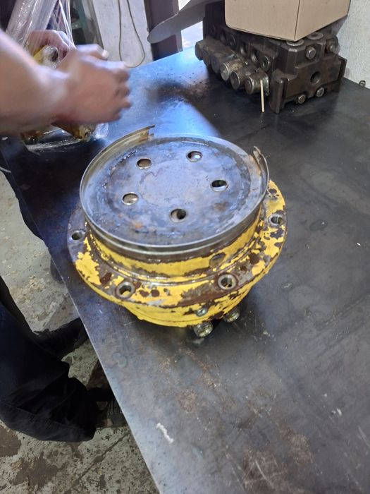 Ремонт гідромоторів катка bomag hamm jcb vibromax ammann dynapac cat