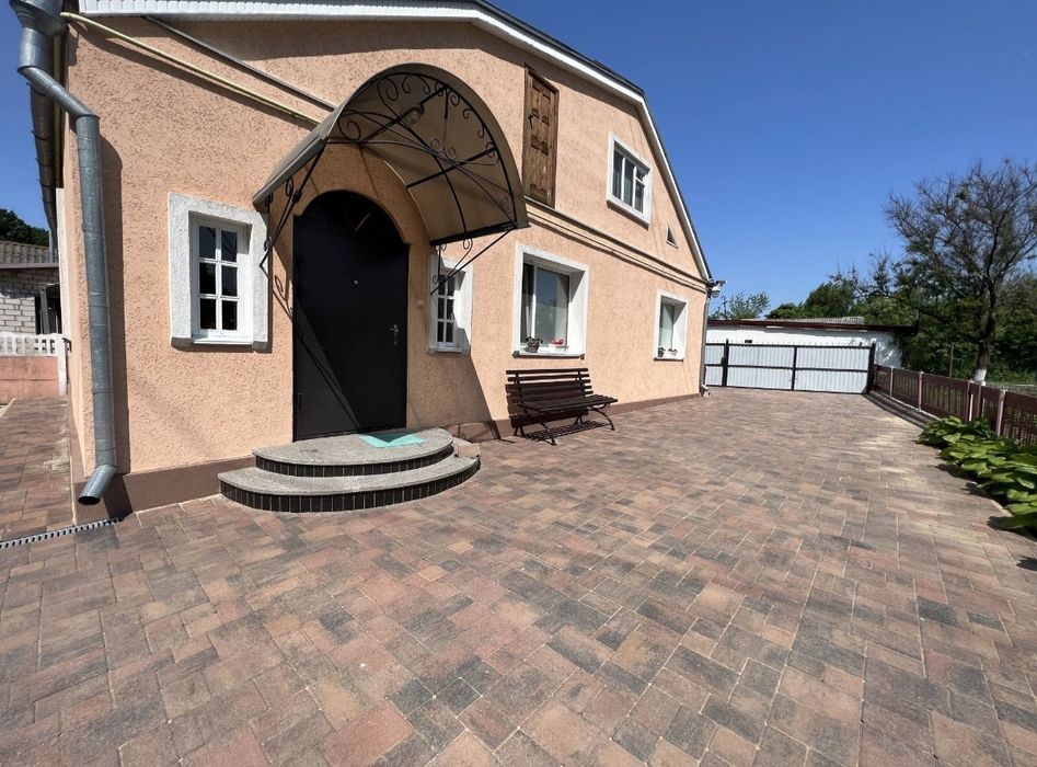 Частина будинку.