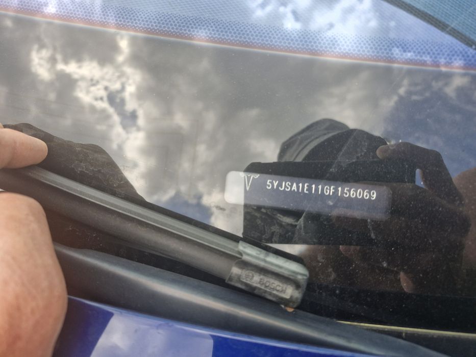 Автомобіль тесла