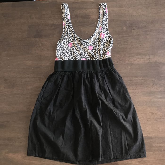 Vários vestidos de mulher - tamanho S/M