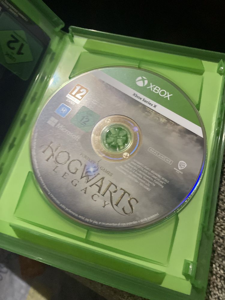 Продам диск с игрой Hogwarts legacy для xbox series x