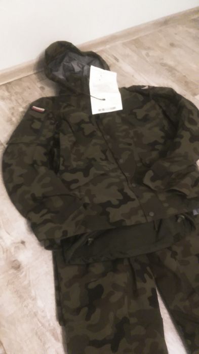 Ubranie ochronne wojskowe.