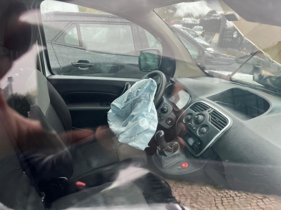 Renault kangoo acidentada