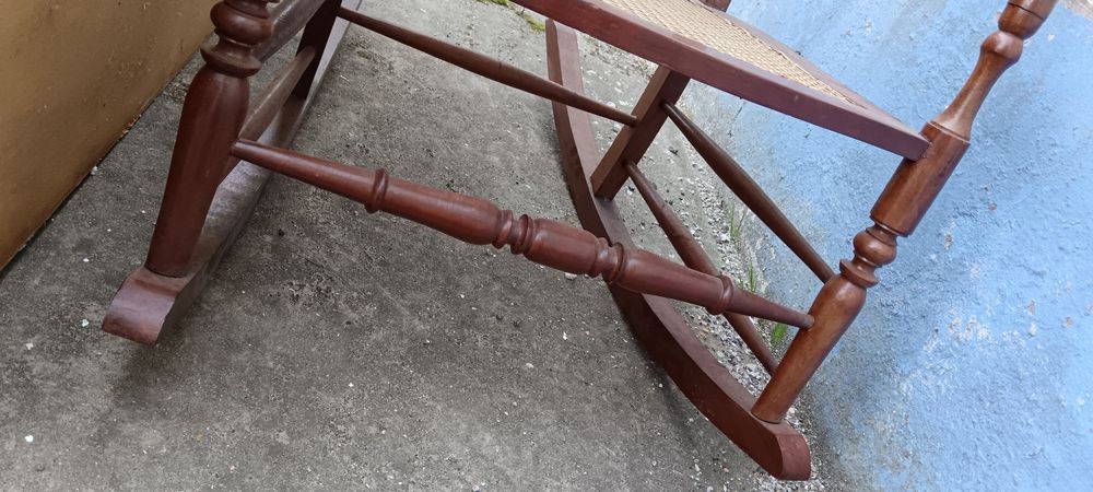 Cadeira baloiço em palhinha