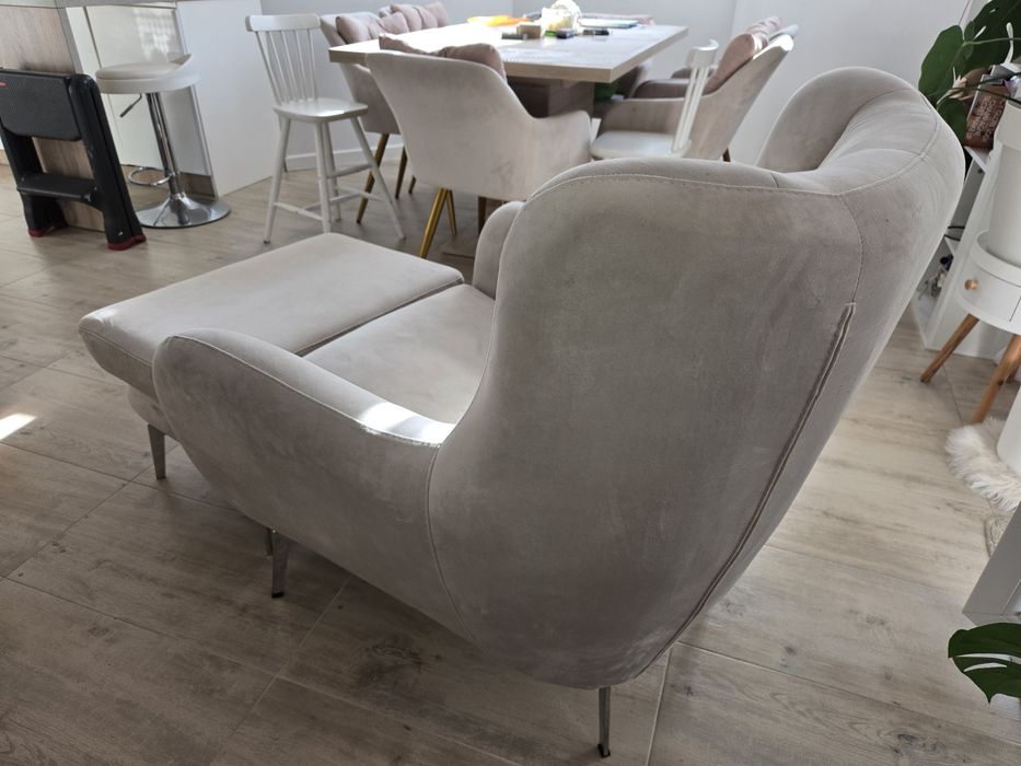 Komplet wypoczynkowy. Sofa 3 osobowa, fotel, puf.