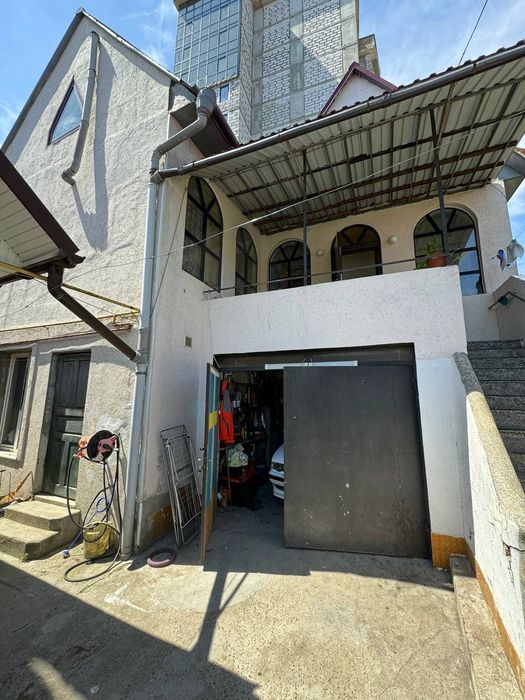 Продається 1/2 будинку в парковій зоні міста