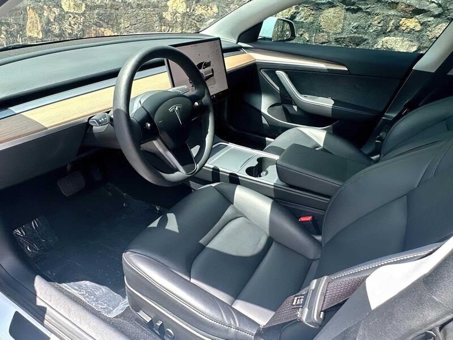 Tesla Model 3 Long Range      2023