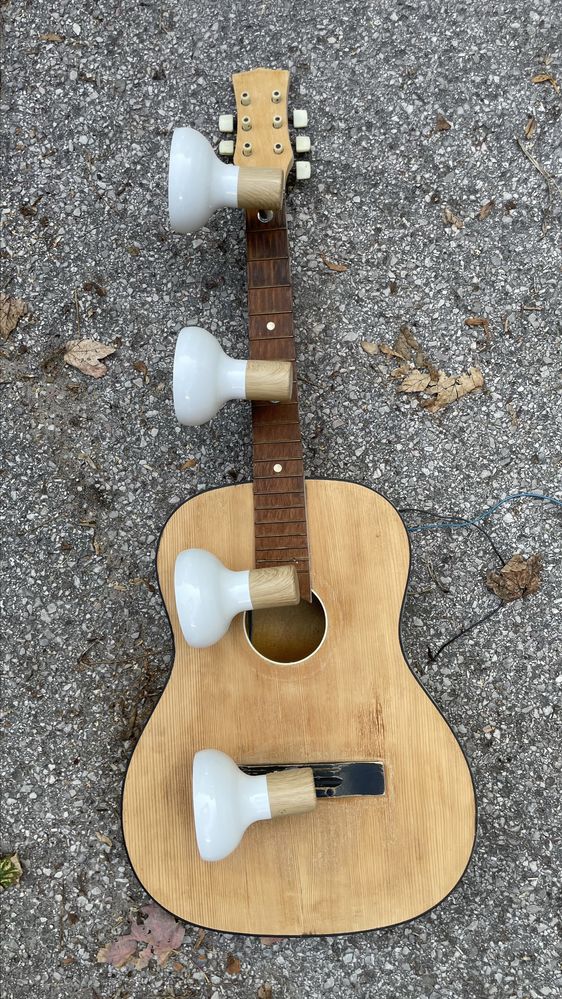 Żyrandol lampa gitara 4 lampki E13 nad lustro
