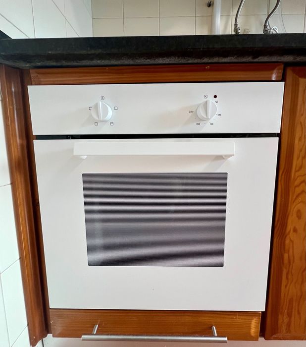 Forno de encastrar em perfeito estado