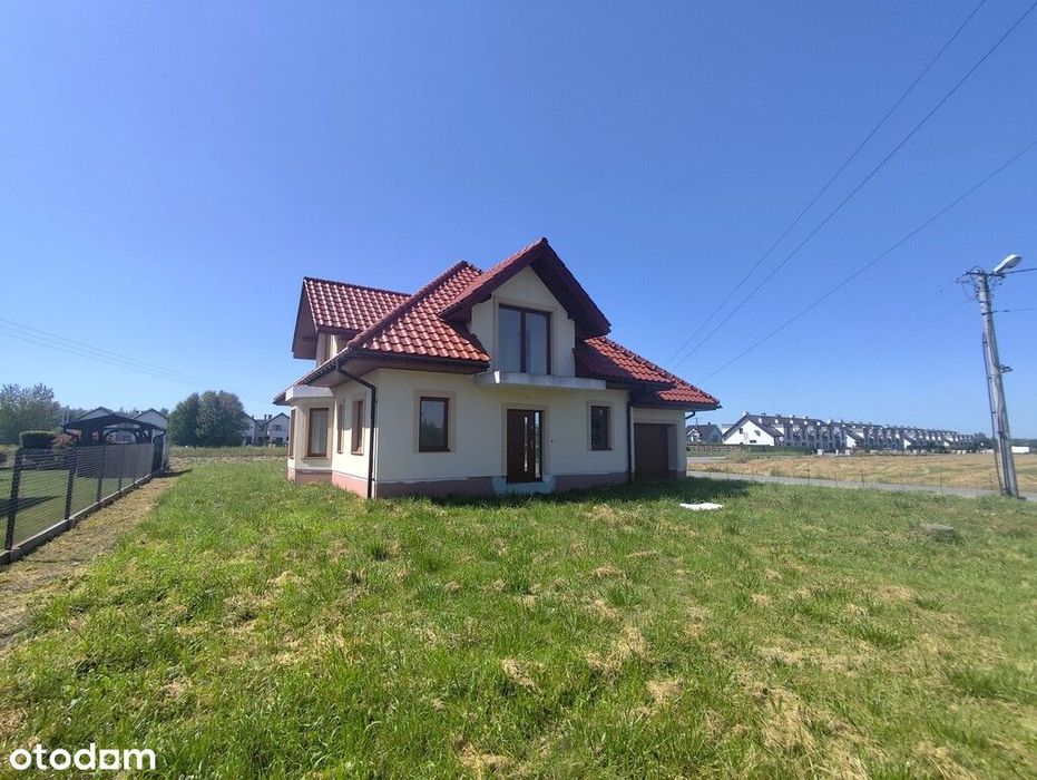 Duży dom z garażem na działce 8ar-część wykończona