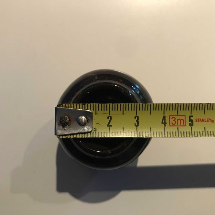 Mały ozdobny dzbanuszek