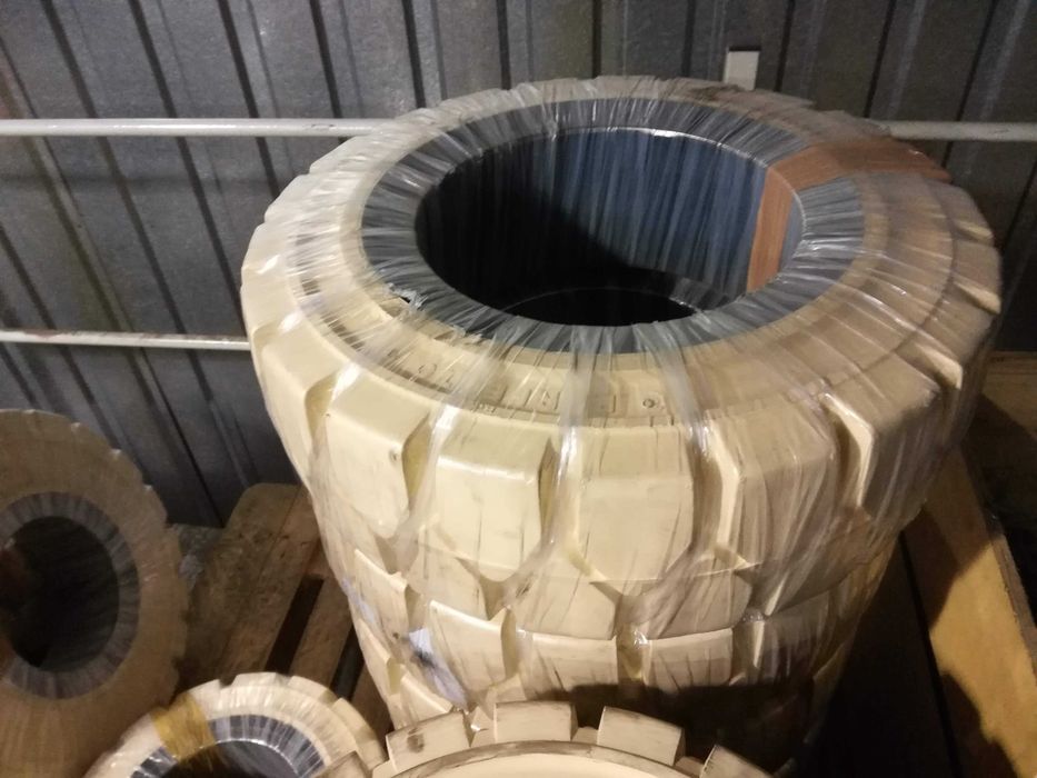 Шина (резина) на вилковий навантажувач