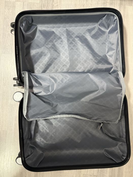 Продам ручну поклажу,нову валізу