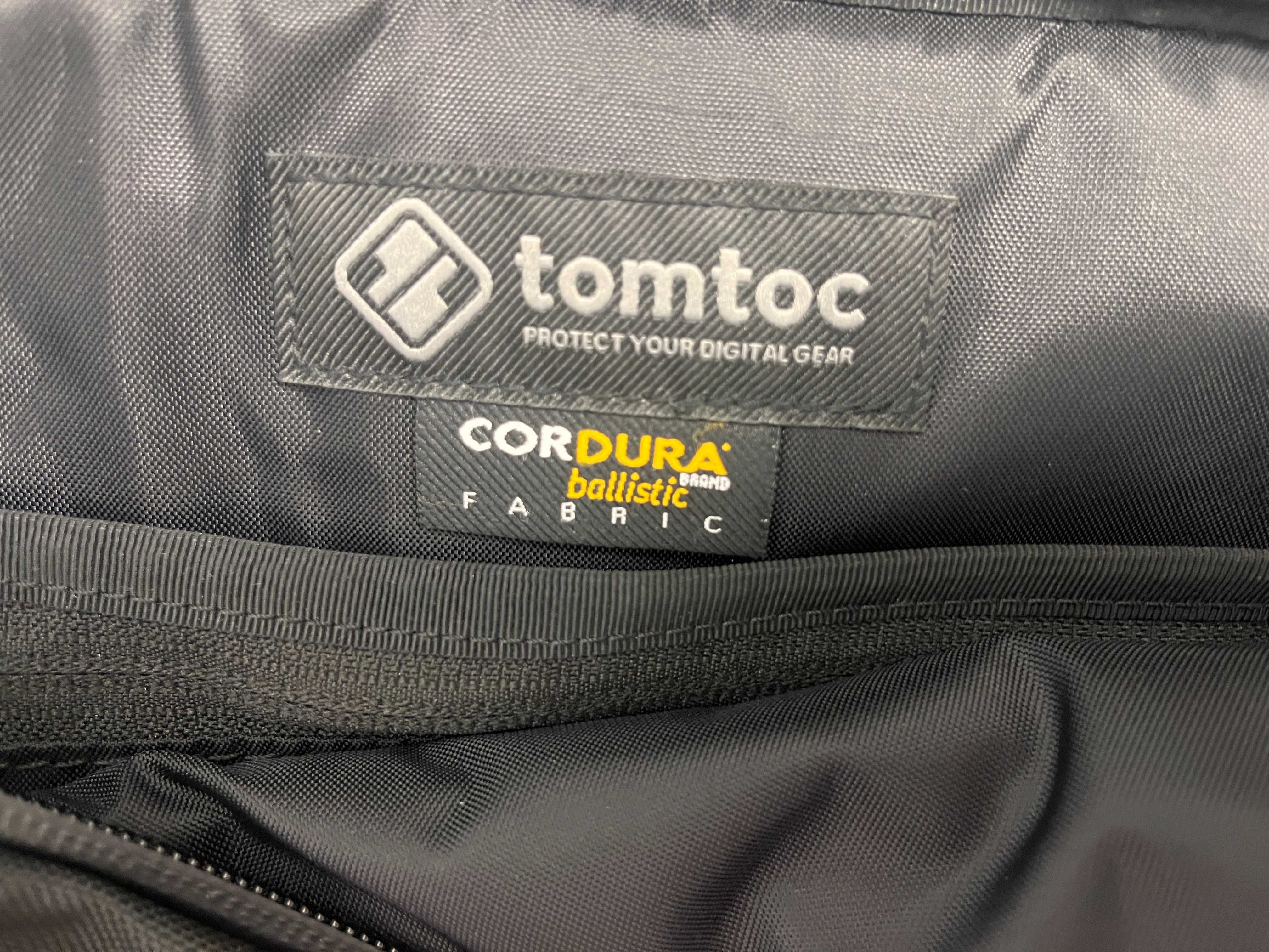 Czarna torba na laptopa na ramię Tomtoc