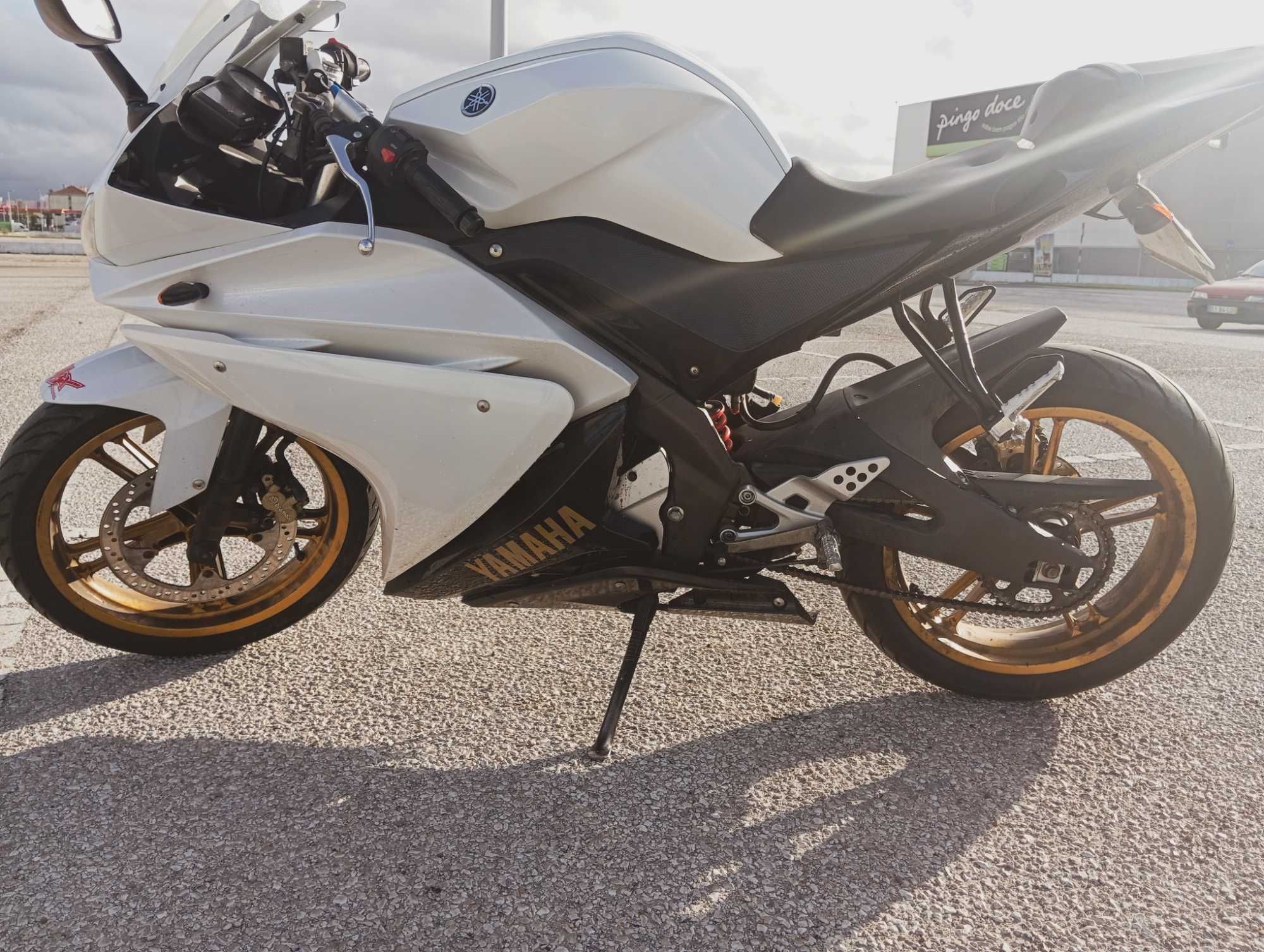 Yamaha YZF R125 White Version