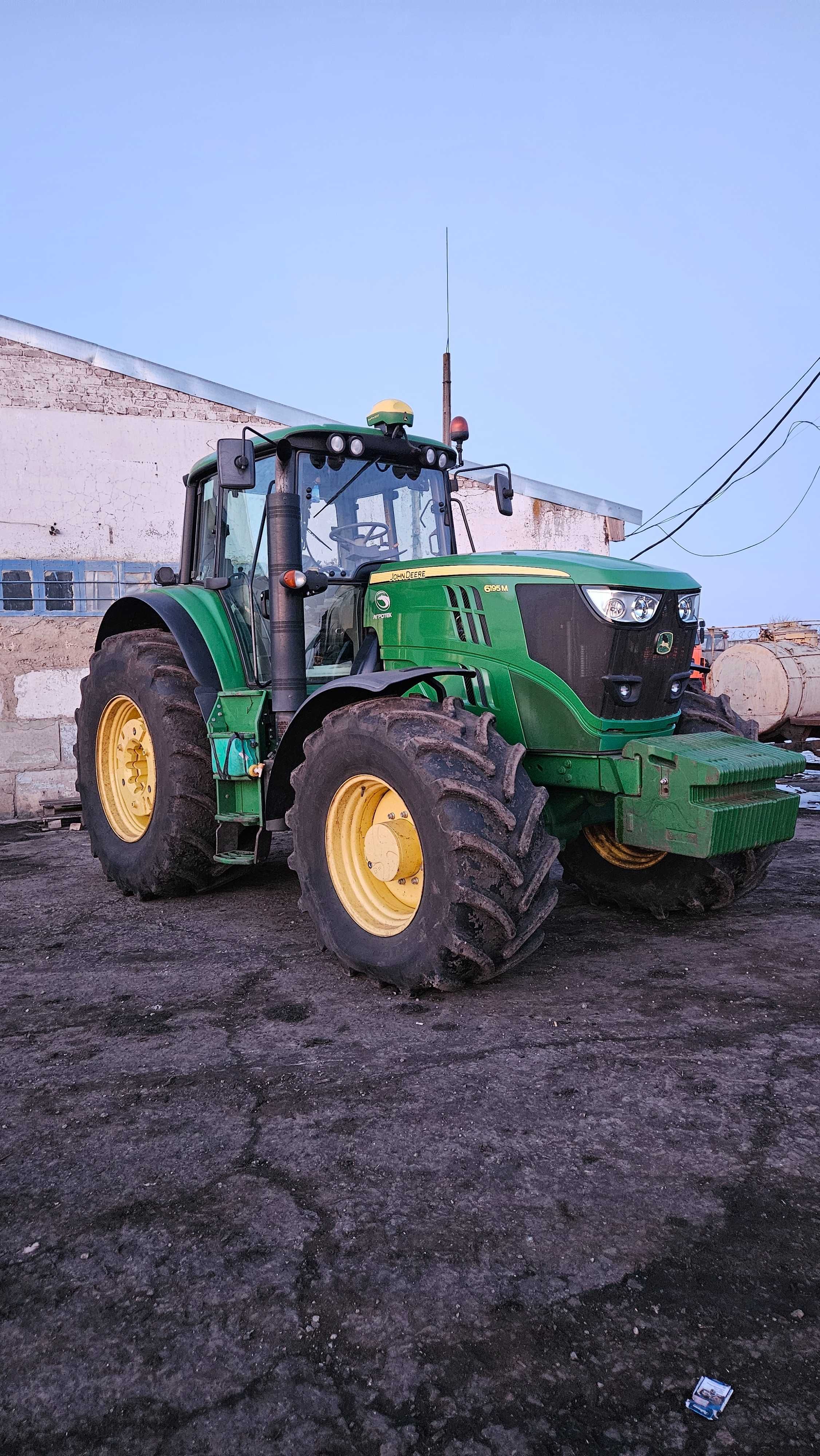 Трактор John deere 6195M 2017