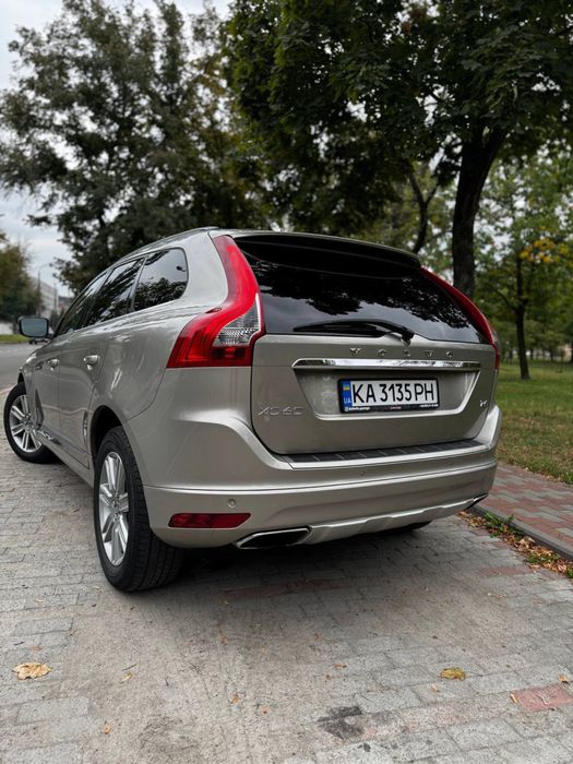 Продам Volvo XC60 2015 року