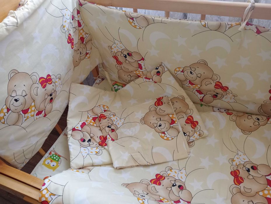 Дерев'яне дитяче ліжечко з маятником та бортиками