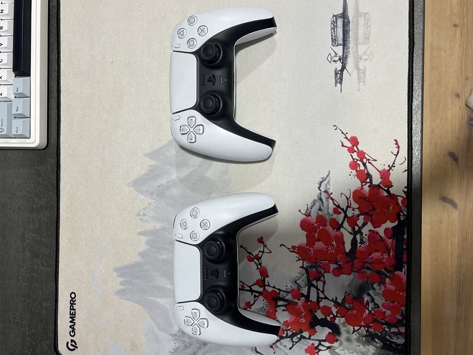 PS 5 б/у, в коплекті чіхол, 2 геймпада, гра GTA 5