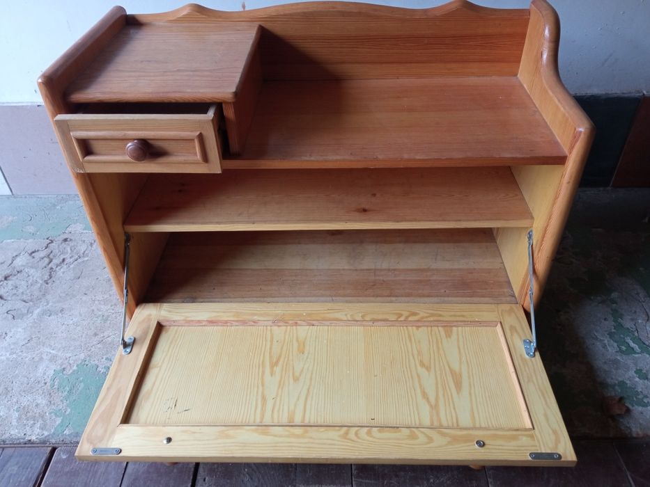 Drewniana szafka na buty