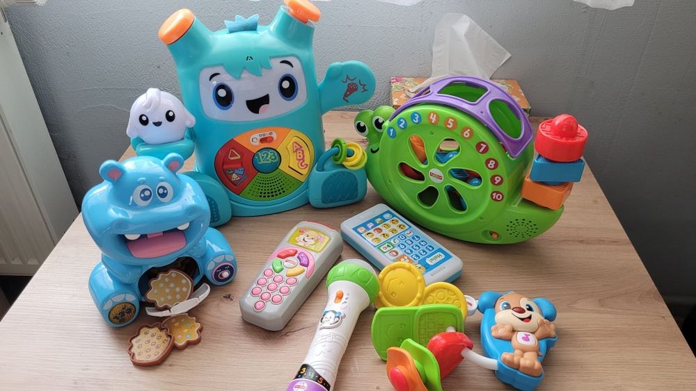 Dumel, fisher price zestaw zabawek. Fisher price rockid.