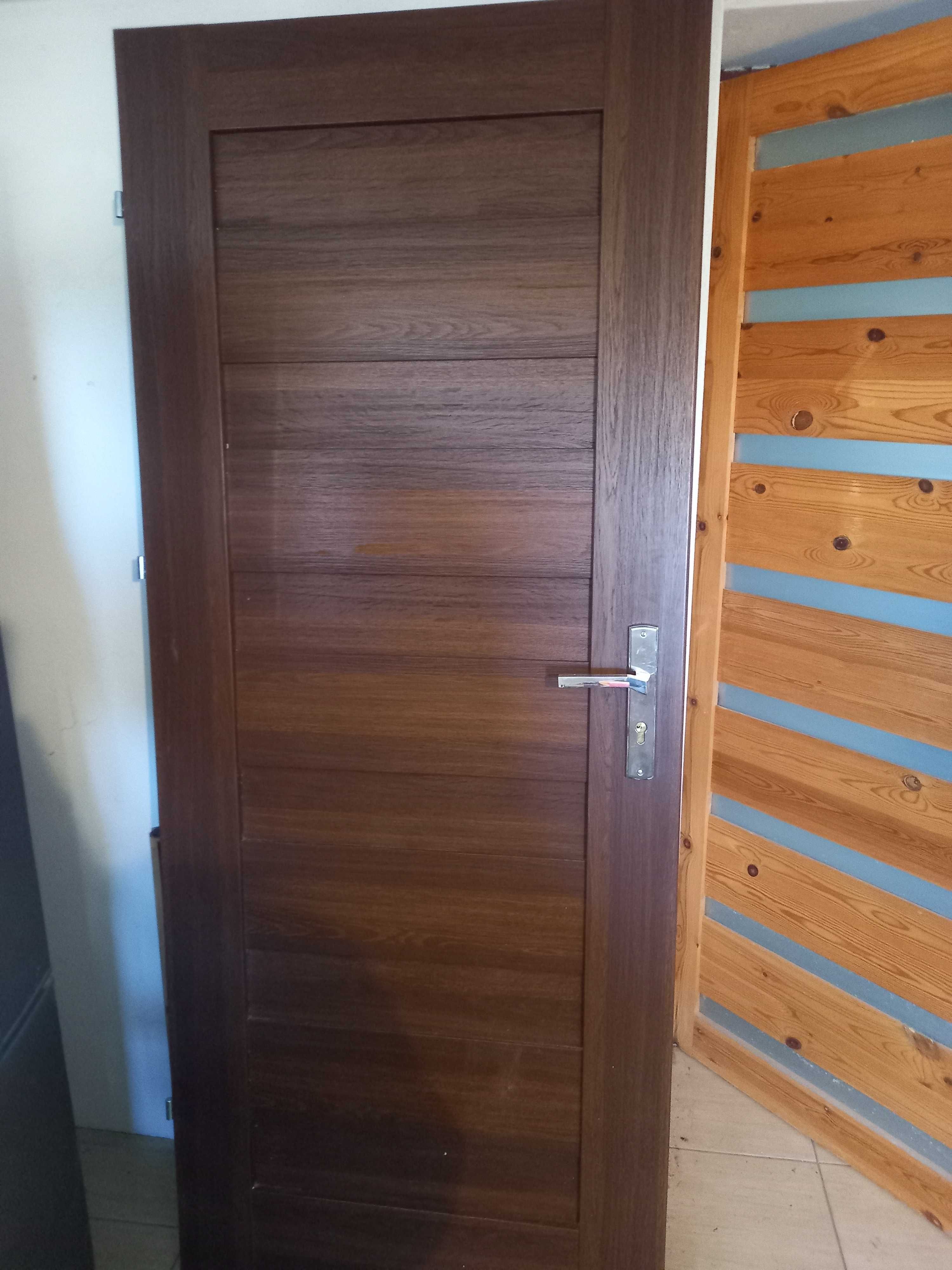 Drzwi drewniane lewe 90 na 3 zawiasach