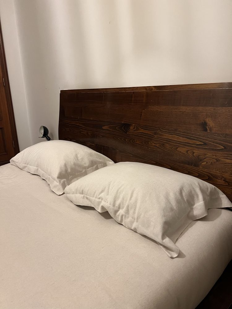 Cama de Casal  + Mesa Cabeceira