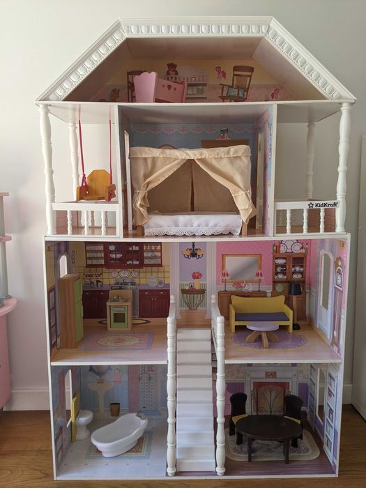 Casa de bonecas de madeira com acessórios (KidKraft), 124 cm de altura