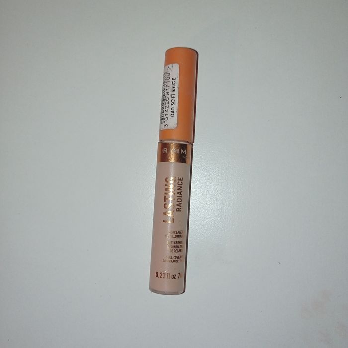 Rimmel London korektor LASTING RADIANCE