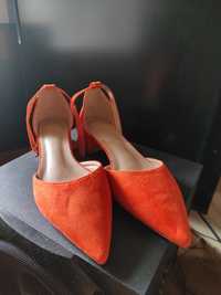 Туфельки оранжевого цвета