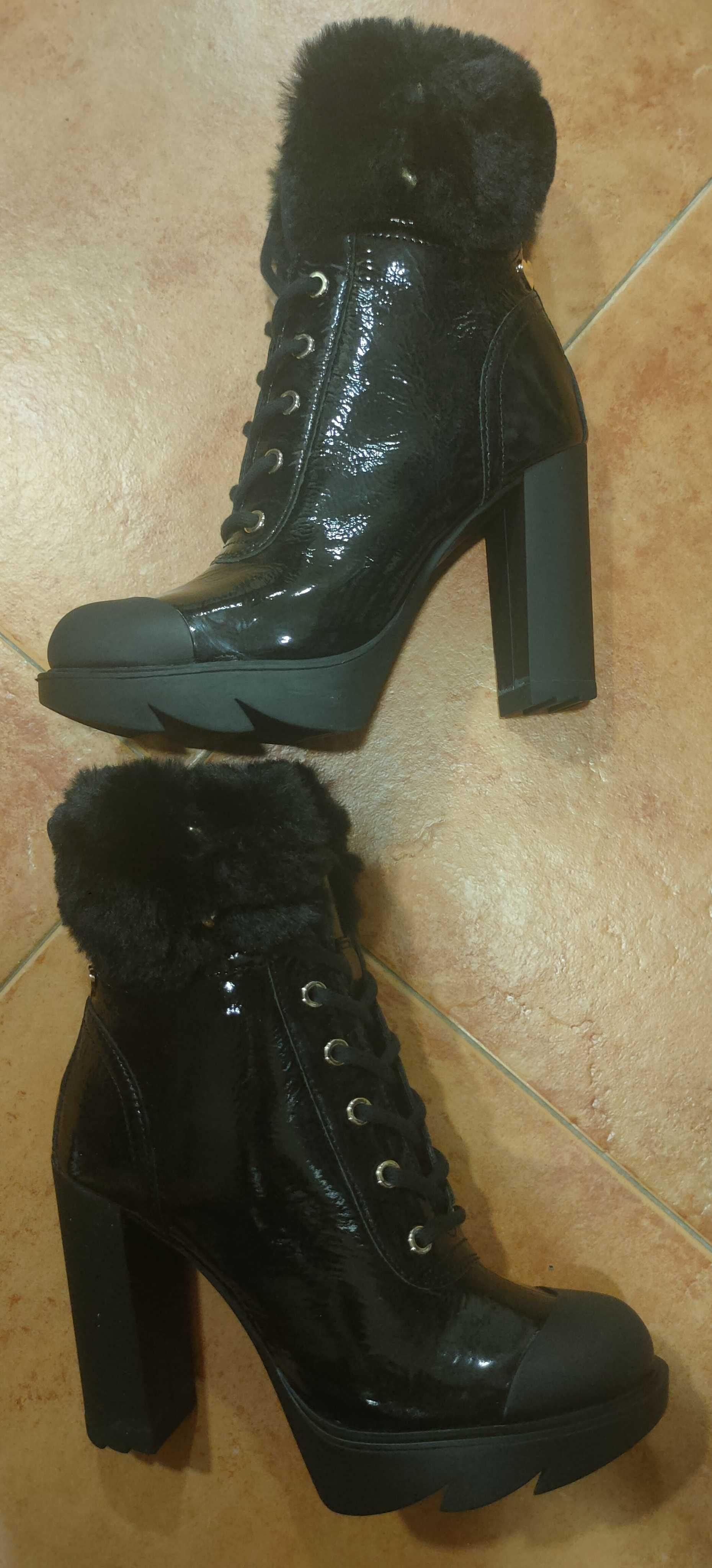 Botas LOVE MOSCHINO (Tamanho 37)