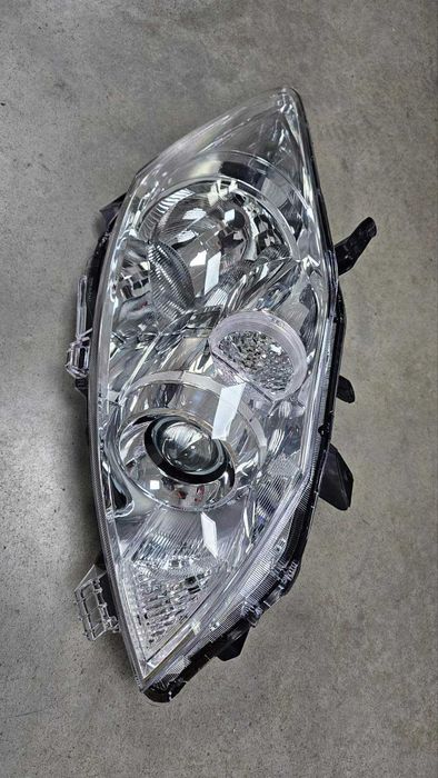 Фара Toyota Auris Тойота Аурис 10-12