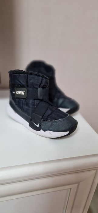 Продам зимові ботинки Nike