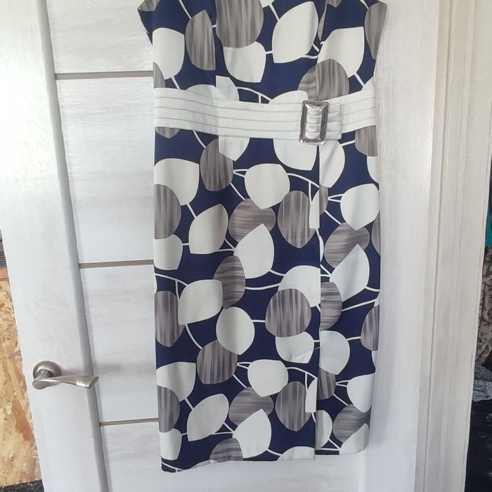 Деловое, нарядное платье